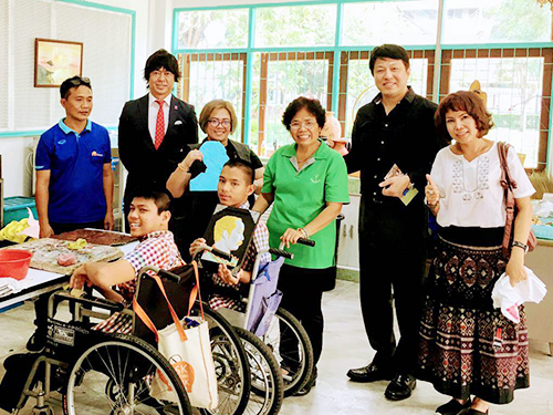バンコク郊外の400人が入居する障害者施設を訪問